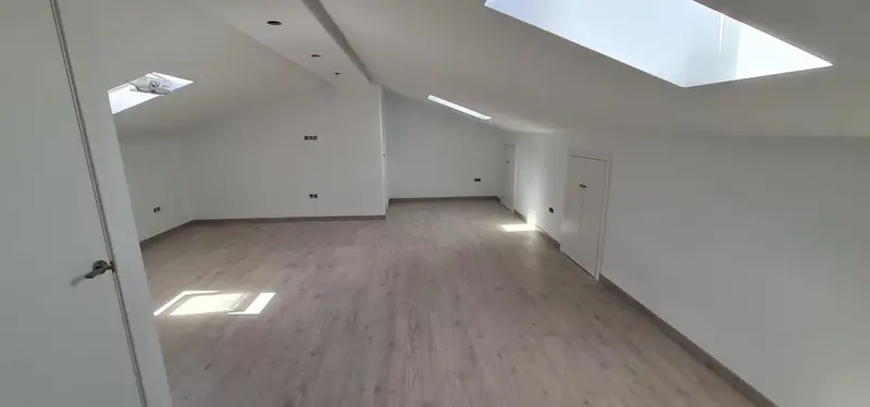 Buhardilla convertida en vivienda - después